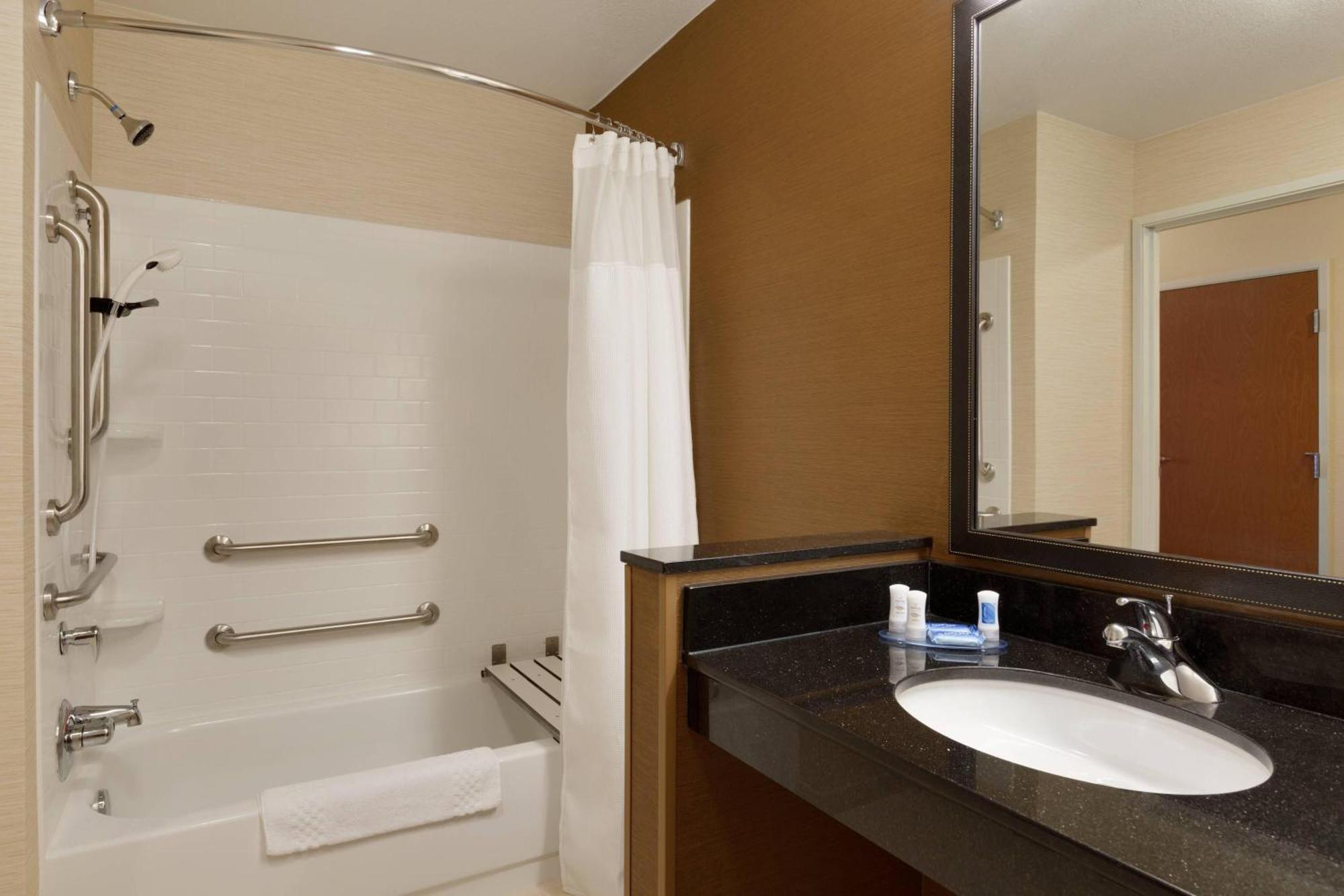 Fairfield Inn & Suites Bismarck North Dış mekan fotoğraf